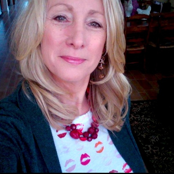 Meet your Posher, Carol - Picture 1 of 1